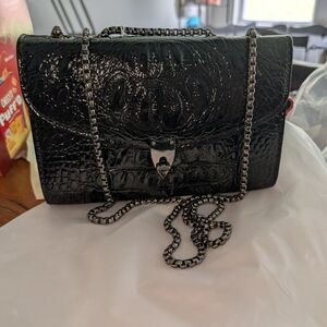 Elegant Black Crocodile-Embossed Crossbody Bag